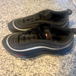 Black Nike Air Max 95. Great condition. Size 5Y